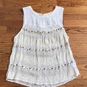 Hinge white flowy top